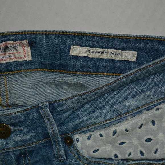 New Guess Mid-Rise Patched and Mended Skinny jeans - Picture 6 of 6